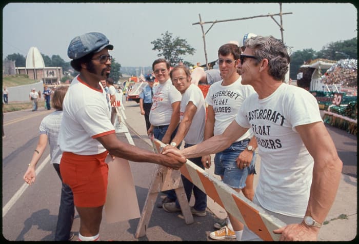 players-strike-1974-handshake-ji.jpg